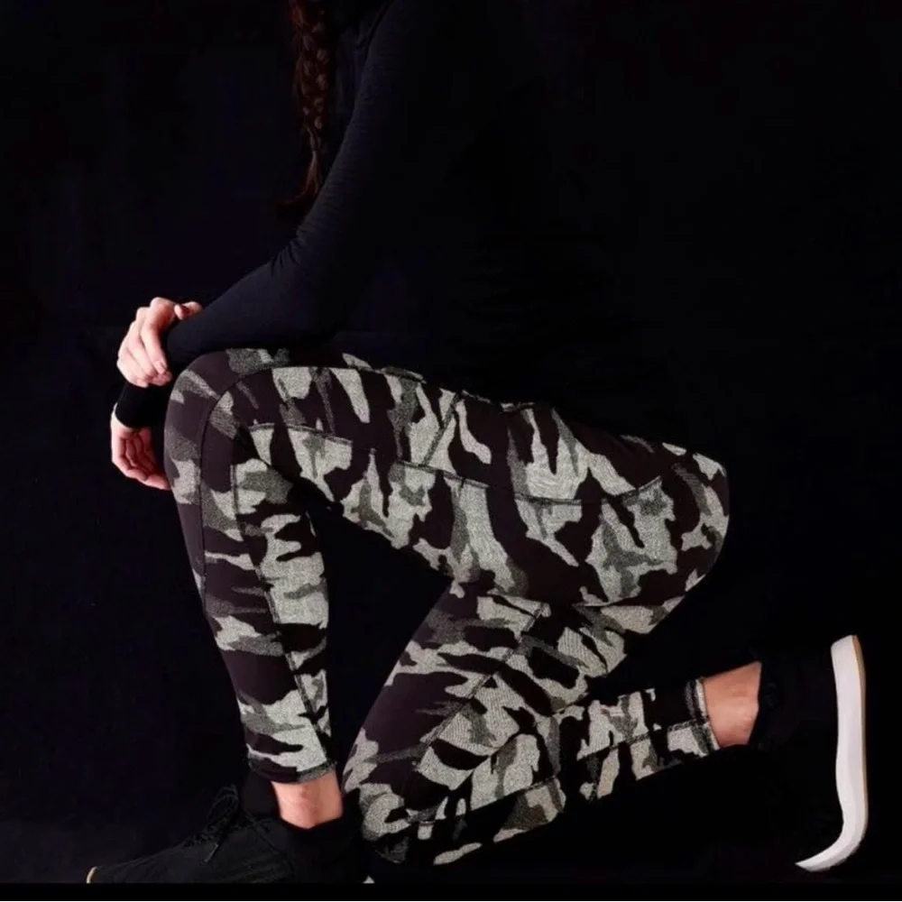 Athleta Rainier Camo Black Reflective  Leggings XS - Picture 3 of 7